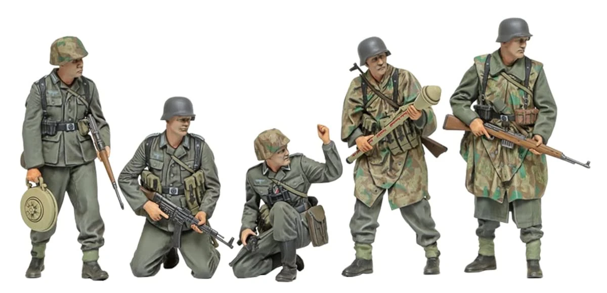 TAMIYA 35382 1:35 Figure Set German Infantry 1943-45 (5) Model Kit, Plastic Kit, Assembly Kit, Detailed Replica, Unpainted