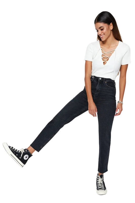 Trendyol Women's Damen Gerade Mama Hohe Taille Jeans Jeans, Black,