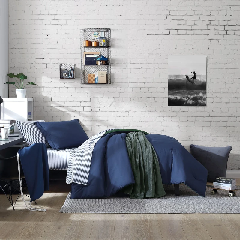 Nautica Casual Reversible Comforter Set, Includes Bonus Sham(s), Fitted Sheet, Pillowcase(s) and Laundry Bag, Polyester, Solid Navy, Twin/Twin XL