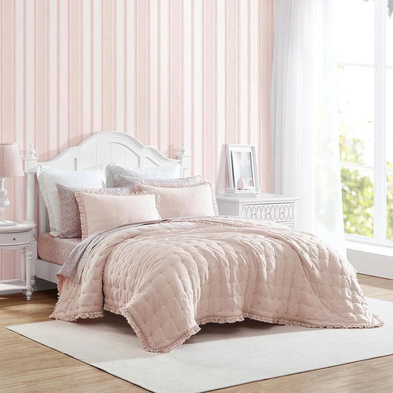 Laura Ashley- Twin Quilt Set, Reversible Bedding Set Including Sham(s), All Season Farmhouse Home D cor (Hailee Pink, Twin)