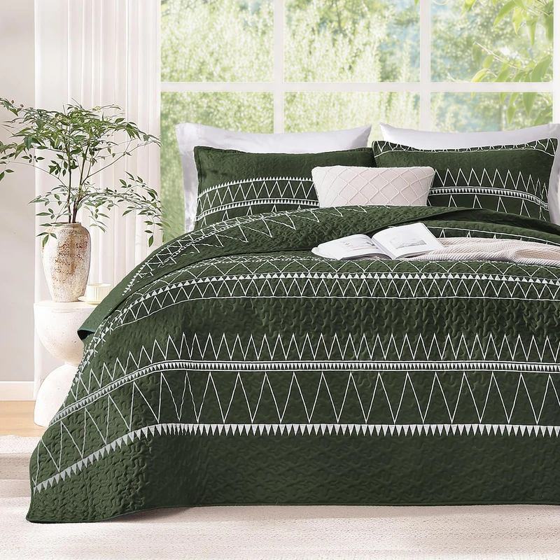 Andency - Green Bedspread Coverlet Set Oversized King (300x305cm) 3 Pieces - 1 Triangle Striped Printed Bedspread and 2 Pillow Shams - Reversible Microfiber Lightweight Boho Bedspread for Summer