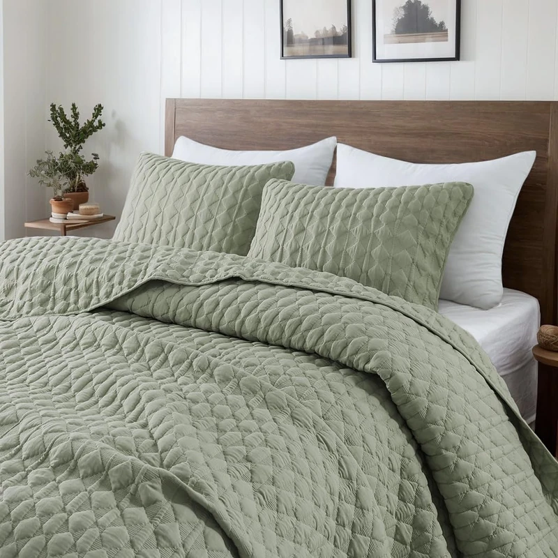 WDCOZY Green Quilt Queen Size Bedding Sets with Pillow Shams, Lightweight Soft Bedspread Coverlet, Quilted Blanket Thin Comforter Bed Cover, All Season Spring Summer, 3 Pieces, 90x90 inches