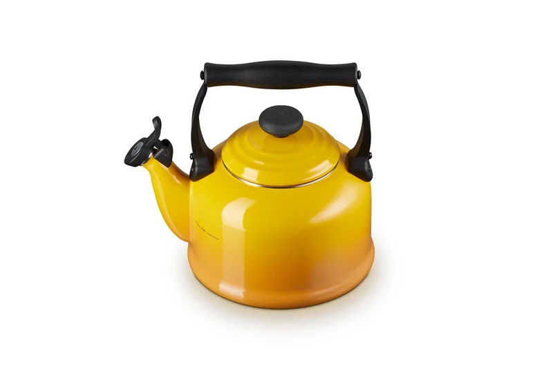 Le Creuset Traditional Stove-Top Kettle with Whistle, Suitable for All Hob Types Including Induction, Enamelled Steel, Capacity: 2.1 L, Nectar, 40101026720000