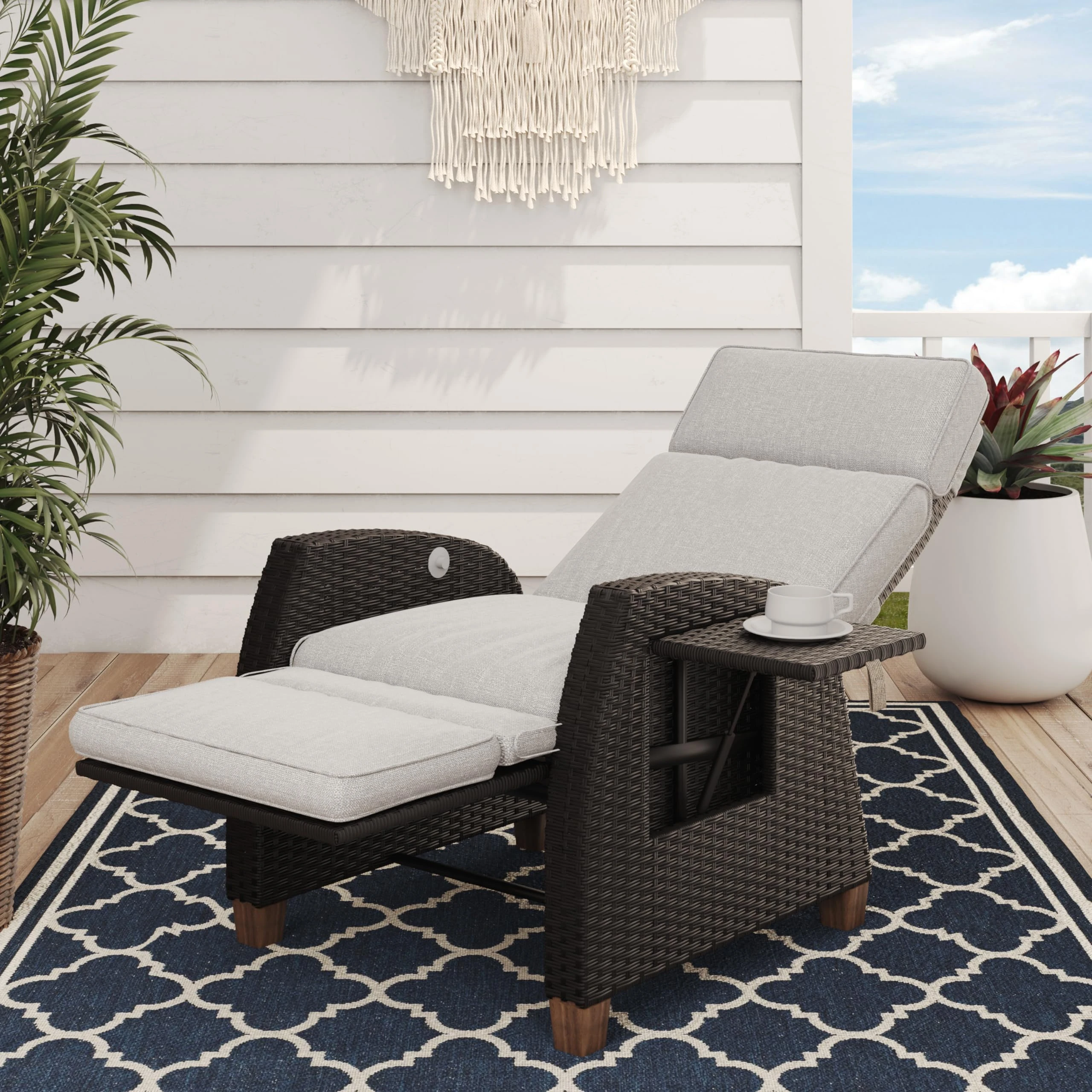 Grand patio Recliner Sun Lounger Wicker Adjustable Position Backrest Armchair with Flip Table and Cushion Lounge Chair Sun Lounger for Garden, Yard, Patio, Outdoor - Beige Cushion & Brown Wicker