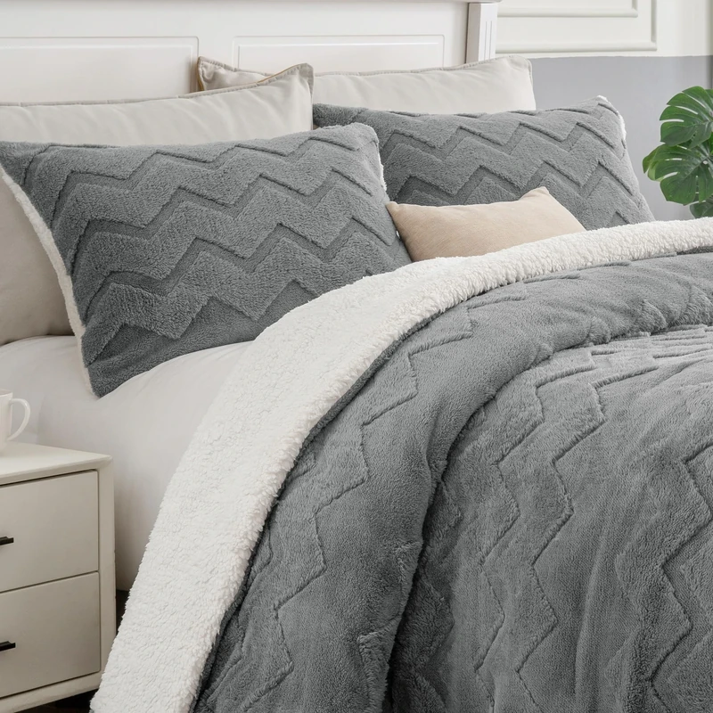 BEDELITE Fluffy King Size Comforter Set - Super Soft Sherpa Grey Comforter for King Size Bed, Luxury Warm Bedding Set for Winter, Fuzzy Bed Set 3 Pieces (1 Comforter, 2 Pillowcases)