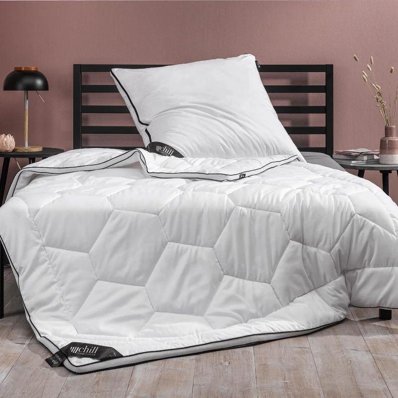 chill SLEEPLONGER All-Season Duvet 155 x 220 cm - Duvet 155 x 220 cm Lightweight - Breathable & Washable & 100% Vegan - Quilt with Air Mesh & Sleeping Comfort Strip - 1000 g Filling - Image 1