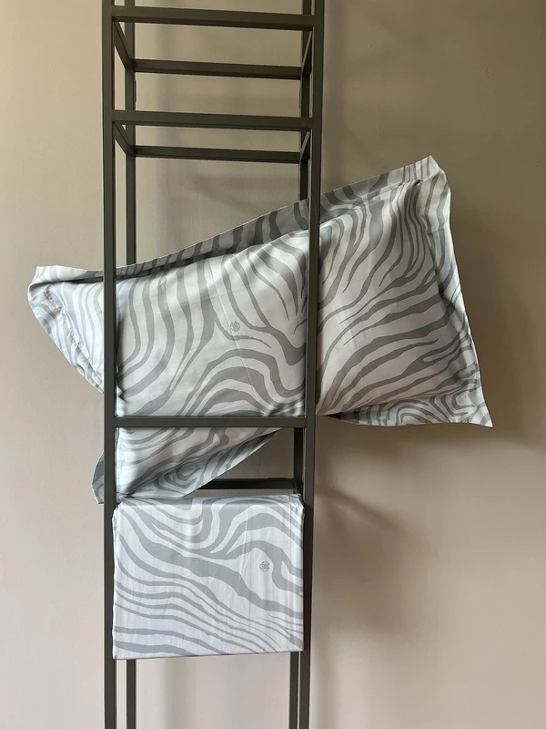 Roberto cavalli - Bed Sheet Set - 100% Cotton - Includes 1 Fitted Sheet + 1 Flat Sheet + 2 Pillowcases 50 x 80 cm - Single, Double, King - Bedding & Linens - Image 1