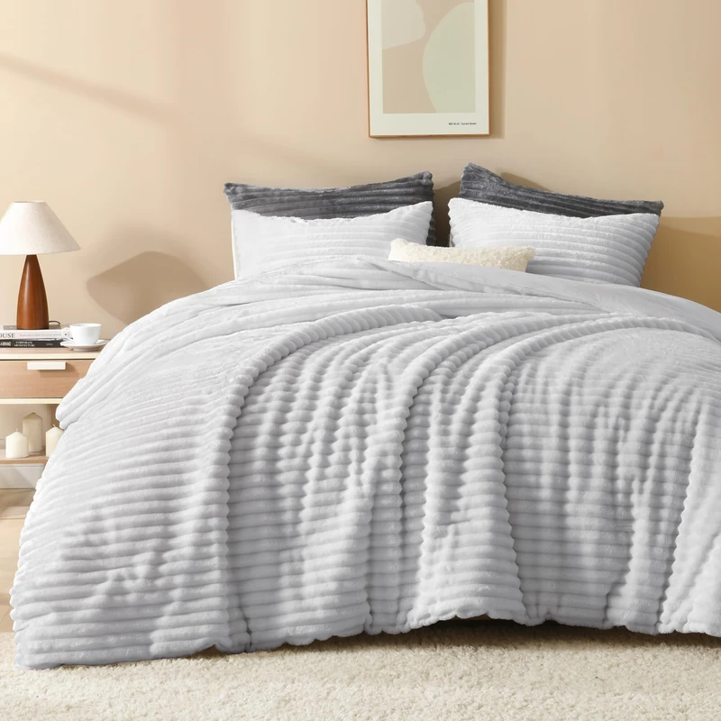 Andency Queen Comforter Set, Fluffy Super Soft Light Grey Comforter for Queen Size Bed, Winter Warm Fleece Faux Fur Bedding Set, Luxury Plush Fuzzy Bed Set 3pcs (1 Shaggy Comforter, 2 Pillowcases)