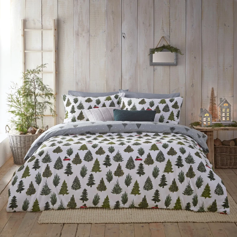 furn. Evergreen Duvet Cover Set - Made with 100% Brushed Cotton Fabric, Pine Tree & Polka Dot Reversible & Festive Bedding (Green – Super King)