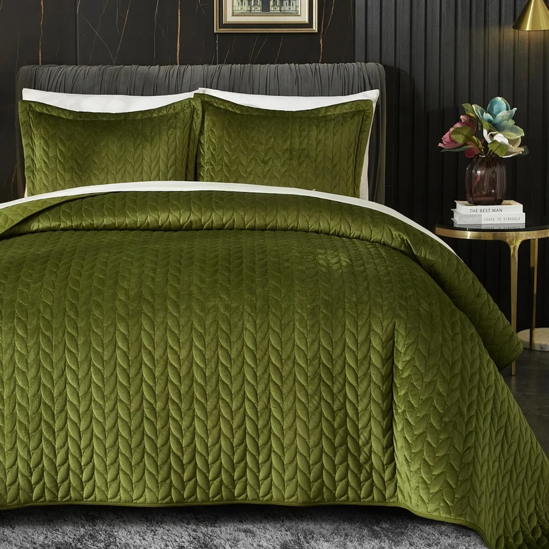 Ivellow Velvet Quilt King Size, Green Lightweight Bedspread Full Soft Reversible Coverlet for All Season 3Pcs Luxury Velvet Comforter with Brushed Microfiber Back Leaf Embroidered Quilted Bedding Set