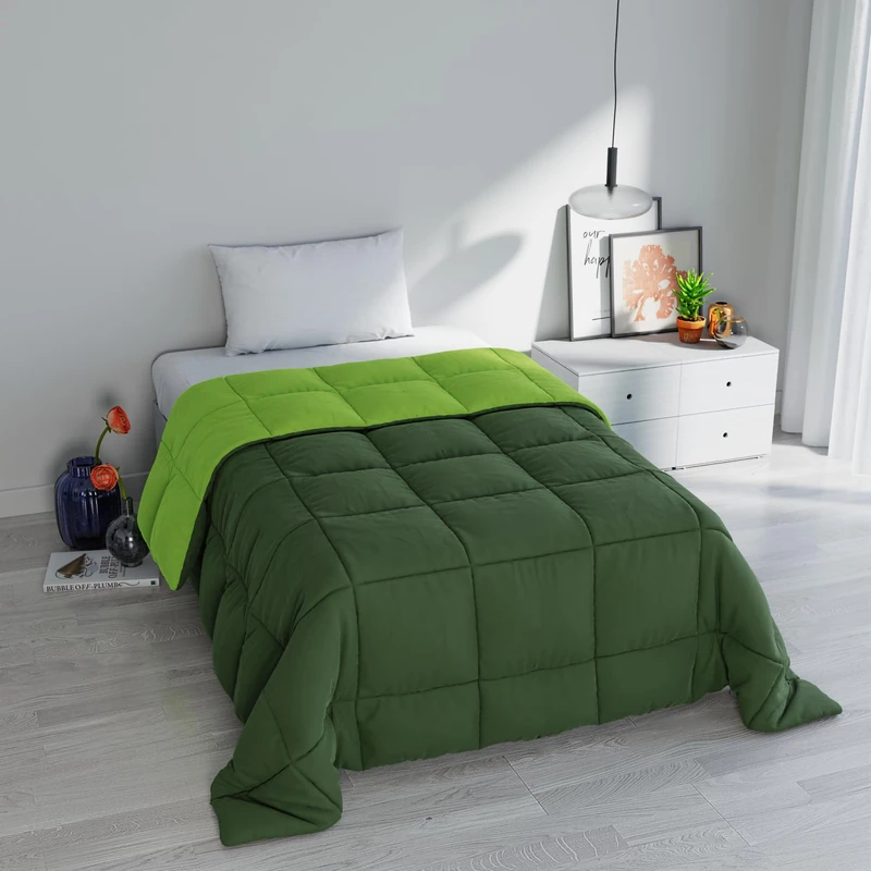 Italian Bed Linen ELEGANT Winter Quilt, Dark Green/Apple Green, 220x260cm - Image 1