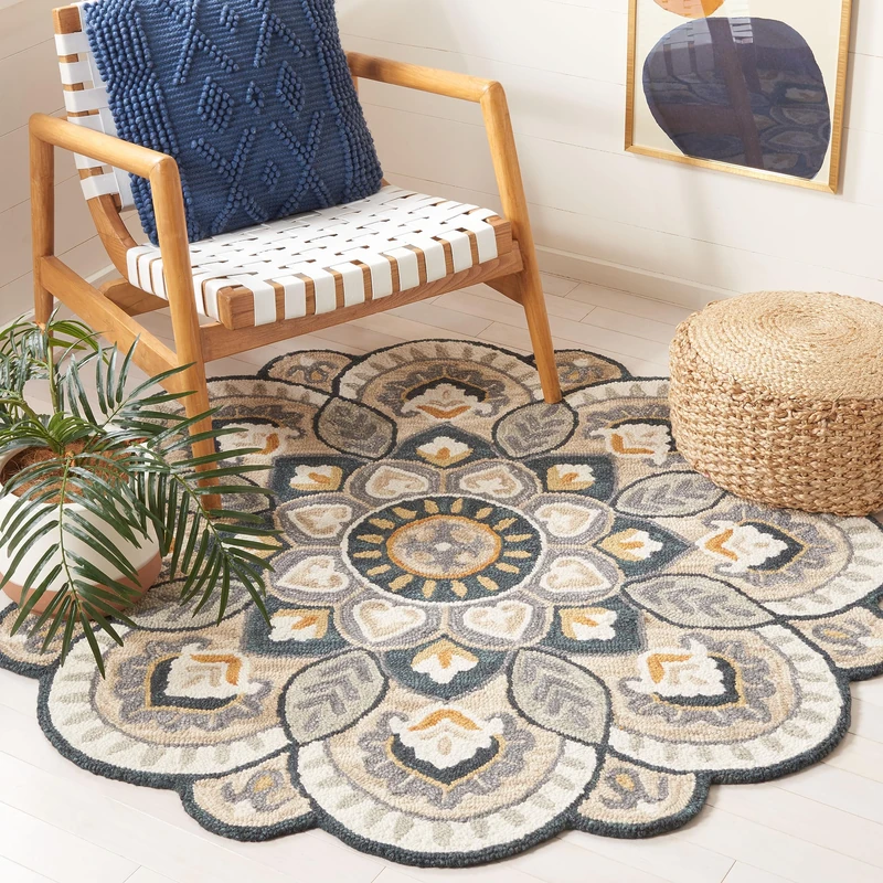 Safavieh Traditional Rug for Living Room, Dining Room, Bedroom - Novelty Collection, Short Pile, in Beige and Navy, 160 x 160 cm