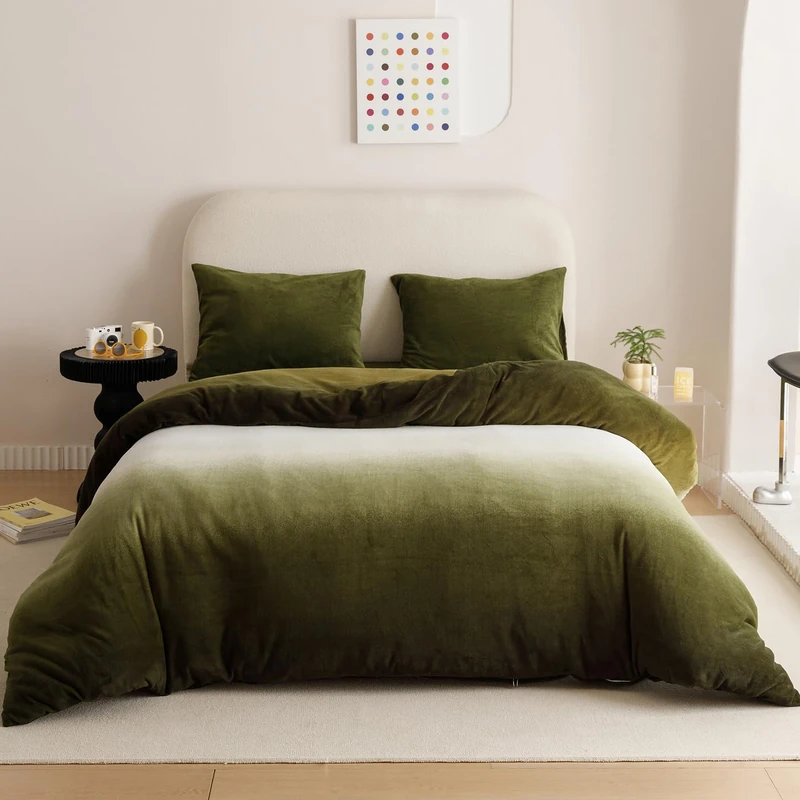 KAREVER Green White Comforter Set Velvet King Gradient Olive Green Bedding Comforter Women Plain White and Army Green Gradient Soft Quilt Flannel Dark Green Comforter Warm King Bed Comforter