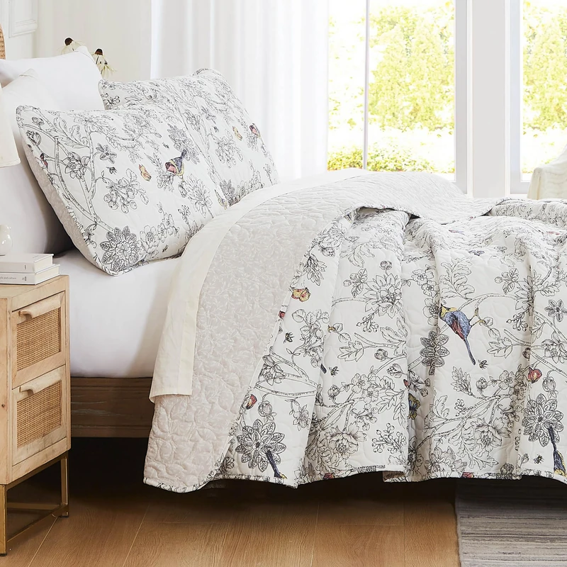 Southshore Fine Living, Inc. Oversized Quilt Bedding Set, 2-Piece Twin XL Coverlet with Matching Pillow Sham, Bayberry Print Coverlet, All Season Quilt Bedspread, Lightweight Twin XL Quilts, Ivory