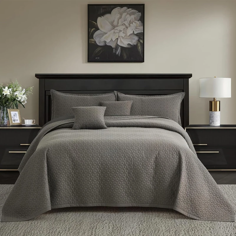 Blythease Oversized King Bedspread 128x120, Geometric Diamond, Brown