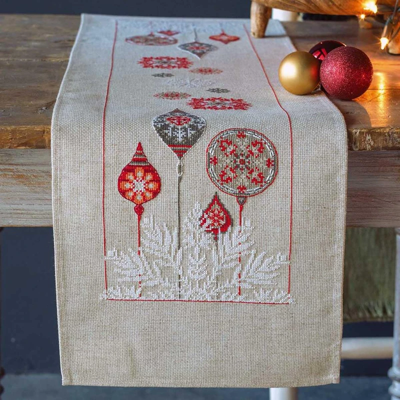 Vervaco Embroidery Kit Table Runner Counted Pattern Pack Cross Stitch Poinsettia Embroidery Runner for DIY Embroidery Kit Christmas Creative Set for Adults 29 x 102 cm Creative Gift