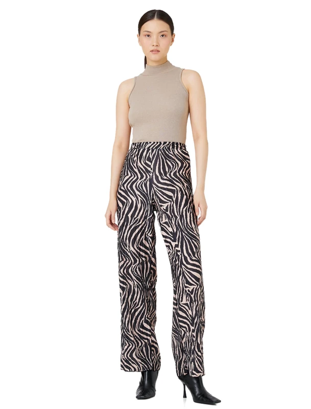 Koton Women's Pleated Wide Leg Trousers Shorts, Black Design(9D9),