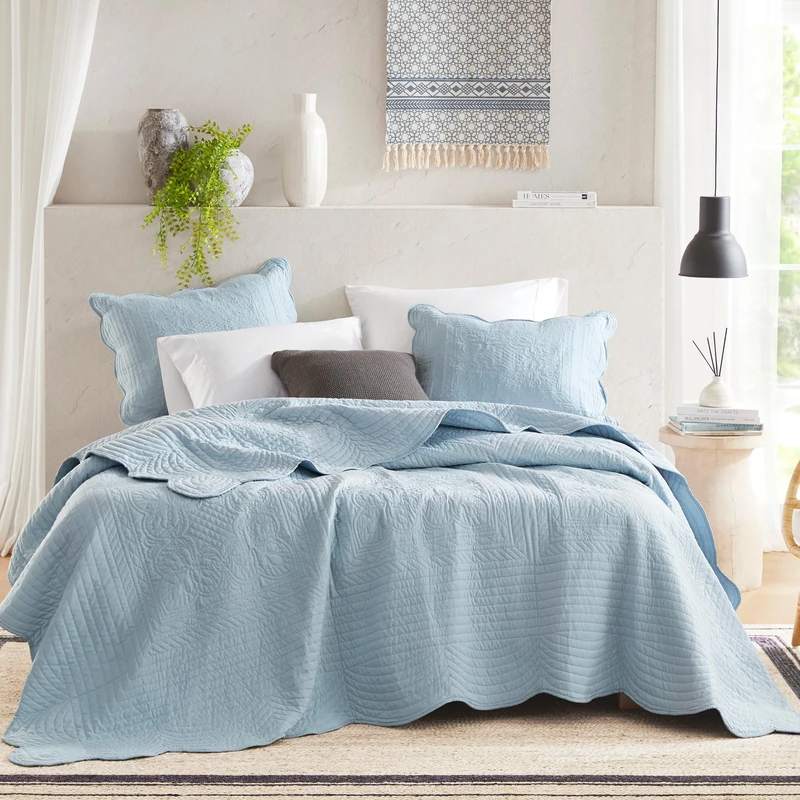 Madison Park Quilt Set Damask Medallion Quilting with Scallop Edge, Cottage Coverlet for Queen Size Bed, All Seasons, Lightweight Cotton Coverlet Bedspread, Shams, Tuscany, Full/Queen Blue 3 Piece