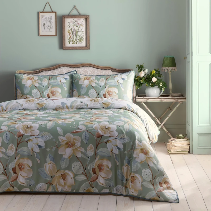Appletree - Sage Floral Duvet Cover - Super King Bedding Size (260 x 220cm) - Reversible Colours - Soft 100% Cotton - 200 Thread Count - 2 Pillowcases - Piped Edge - White Flower Duvet Cover in Green