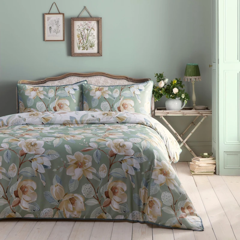 Appletree - Sage Floral Duvet Cover - King Bedding Size (230 x 220cm) - Reversible Colours - Soft 100% Cotton - 200 Thread Count - 2 Pillowcases - Piped Edge - White Flower Duvet Cover in Green