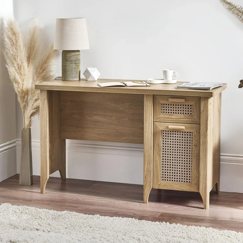 Julian Bowen Sydney Desk