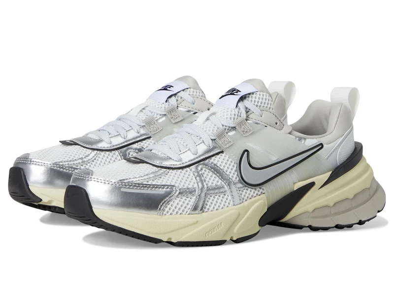 NIKE FD0736 V2K Run Women Summit White/Metallic Silver UK 3.5