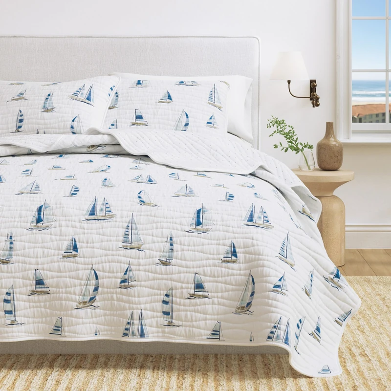 Great Bay Home Coastal Quilt Set - 3-Piece King/California King Size Nautical Bedding Set - Lightweight, All-Season, Reversible Bedspread (Blue Watercolor Sailboats)