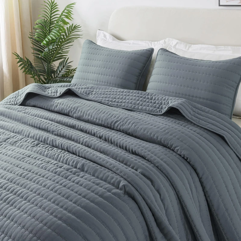 ROARINGWILD Dusty Blue California King Quilt Set, 3-Piece Lightweight Bedspread Coverlet for All Season, Soft Quilted Blanket with 2 Pillow Shams, Farmhouse Bedding (118x106in)