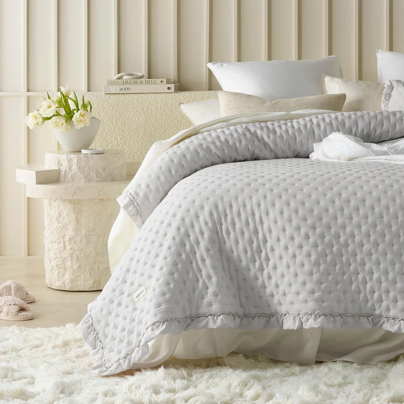 ROOM99 Molly Elegant Light Grey Bedspread 170 x 210 cm – Versatile – Ideal as a Bed Throw or Sofa Throw, Quilted Bedspread