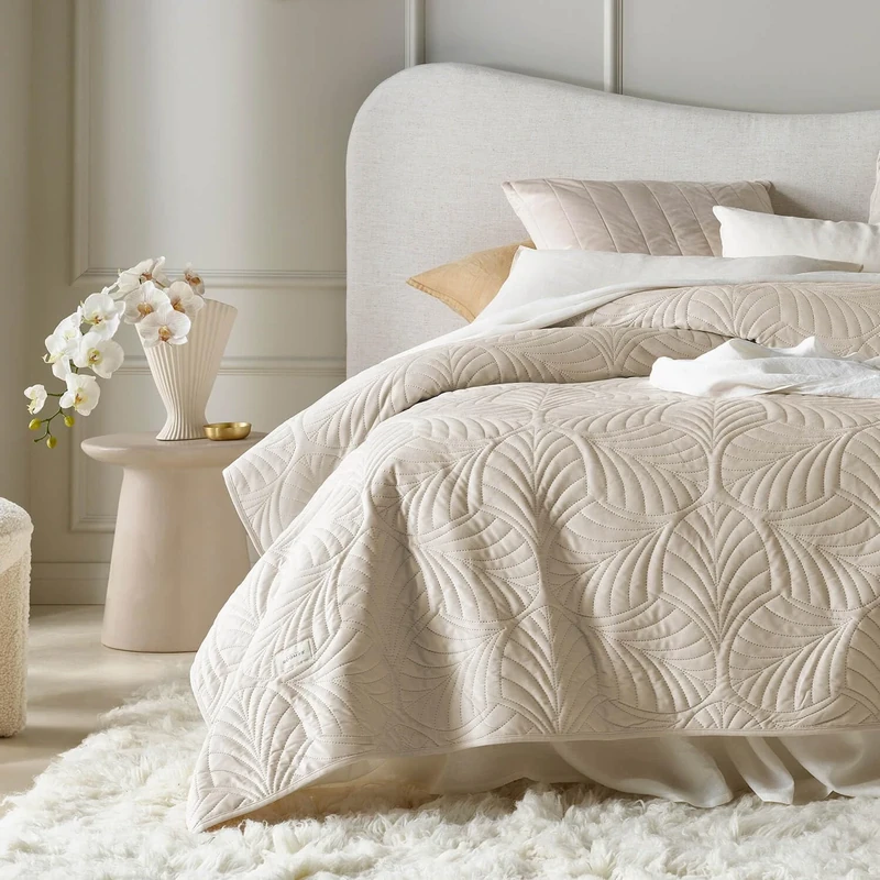 ROOM99 Feel Elegant Cream Bedspread 240 x 260 cm – Versatile Blanket for Bed or Sofa – Quilted – Perfect as a Velvet Bedspread