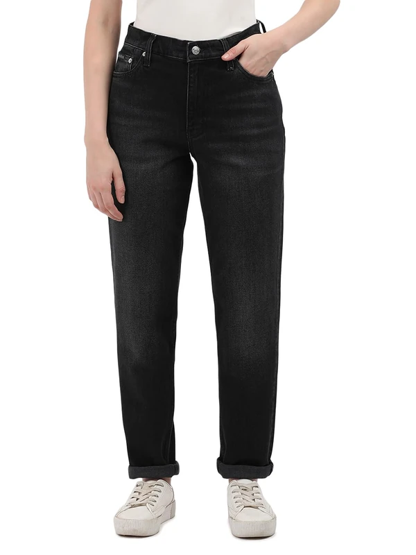 Calvin Klein Women’s Tapered Fit Mom Jeans, Black (Denim Black), 28W/32L
