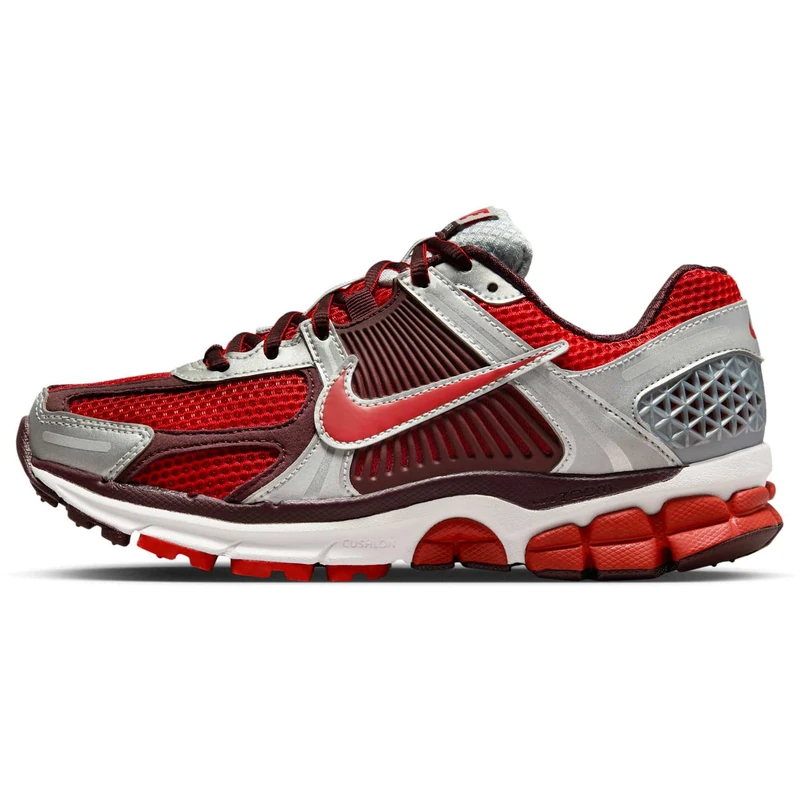 NIKE Women's Vomero 5 Sneaker, Mystic Red Mystic Red MTLC Platinum, 12.5 UK