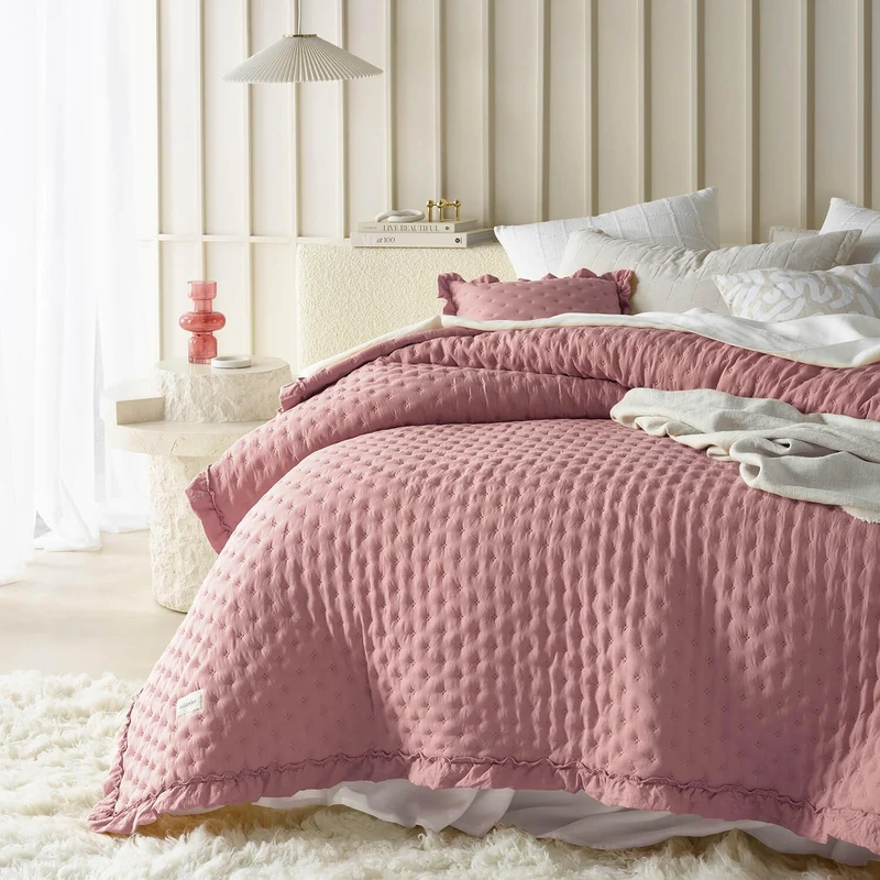 ROOM99 Molly Elegant Pink Bedspread 220 x 240 cm – Versatile Blanket for Bed and Sofa – Quilted Style – Ideal as a Bedspread