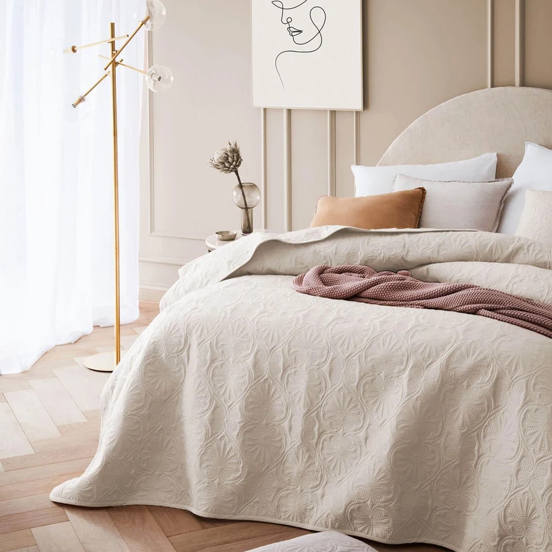ROOM99 Leila Elegant Cream Bedspread 220 x 240 cm – Versatile Blanket for Bed or Sofa – Quilted Style – Ideal as a Bedspread