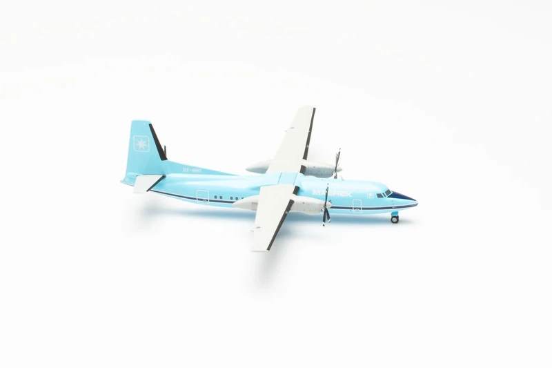 Herpa airplane model Maersk Air Fokker 50 - OY-MMT on a scale of 1 : 200, metal miniature with pedastal, model building, collectors edition