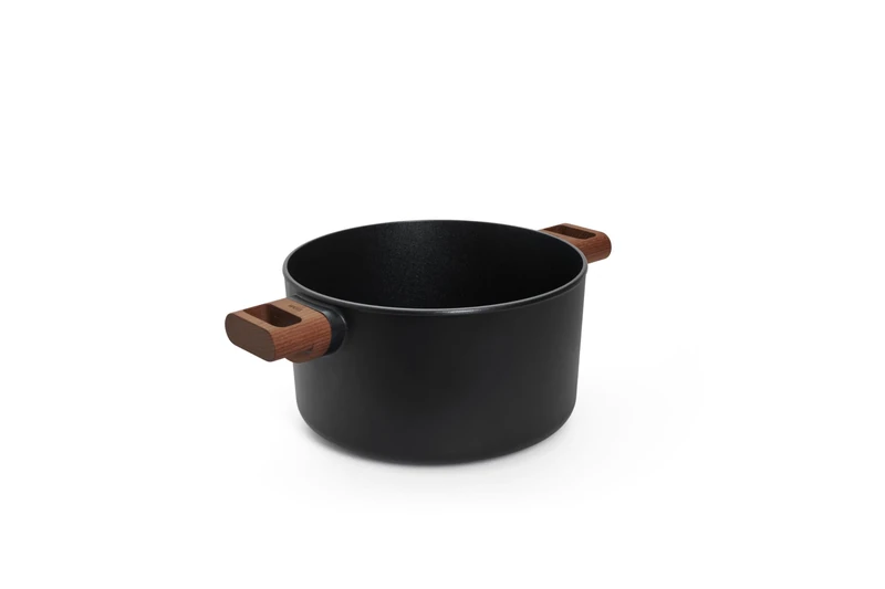 Woll Eco Logic QXR Pot, Diameter 24 cm, 14 cm High, 4.5 litres, with 2 Wooden Side Handles, Suitable for All Types of Cookers, PFAS-Free, Non-Stick Coating, Cast Aluminium, Oven-Safe, Black