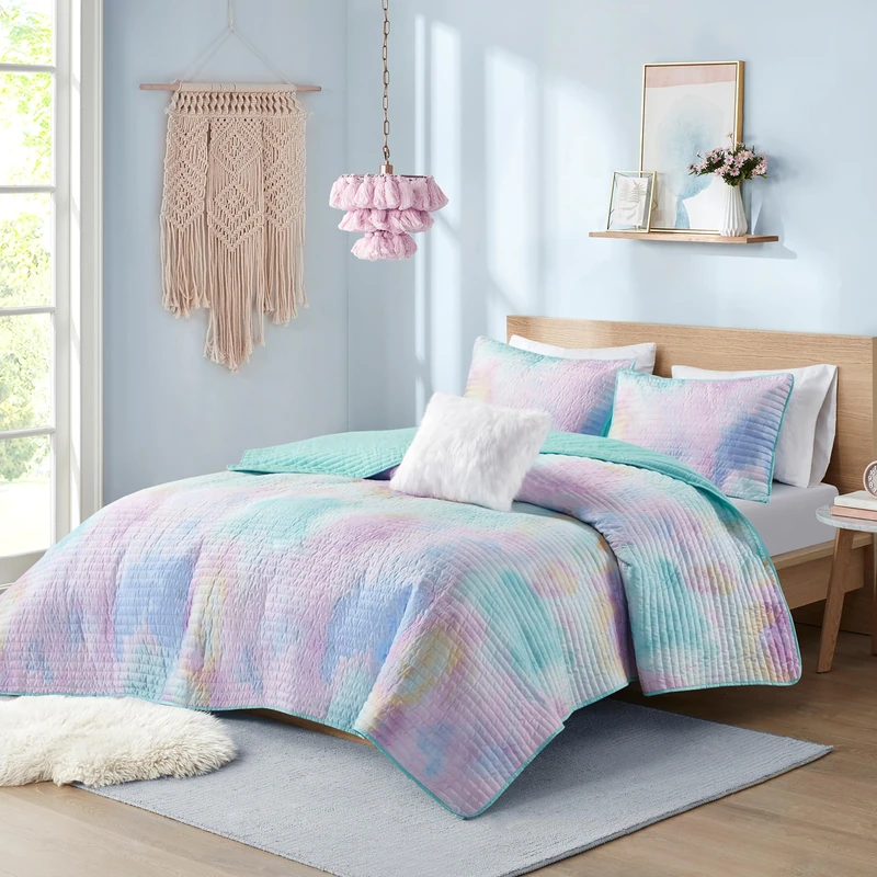 Intelligent Design Queen Quilt Set Boho Quilt Set, Watercolor Tie-Dye Coverlet Set, Casual & Trendy Quilted Lightweight Bedspread, All Season Bed Set, Shams, Cassiopeia, Full/Queen, Pink/Blue 4 Piece