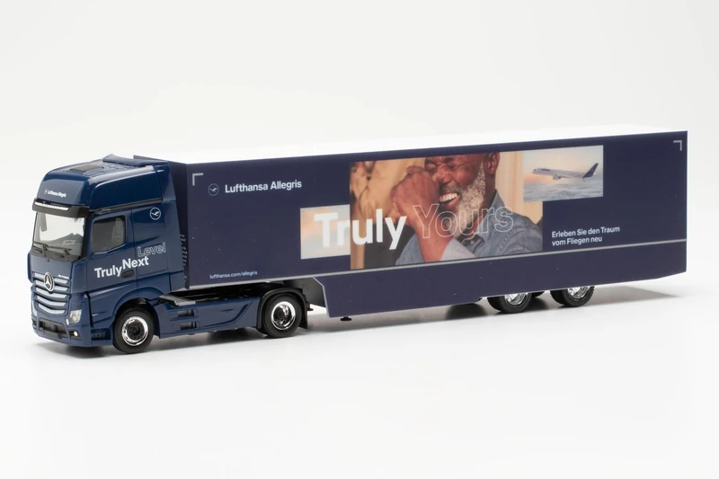Herpa Mercedes-Benz Actros Gigaspace Lufthansa Truck Model 1:87