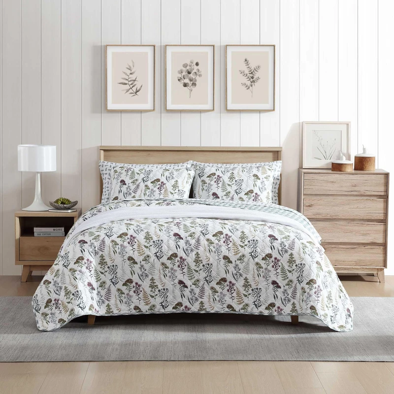 Eddie Bauer - Queen Quilt Set, Reversible Cotton Bedding with Matching Shams, Classic Floral Home Decor with Plaid Reverse (Flower Field Green, Queen)