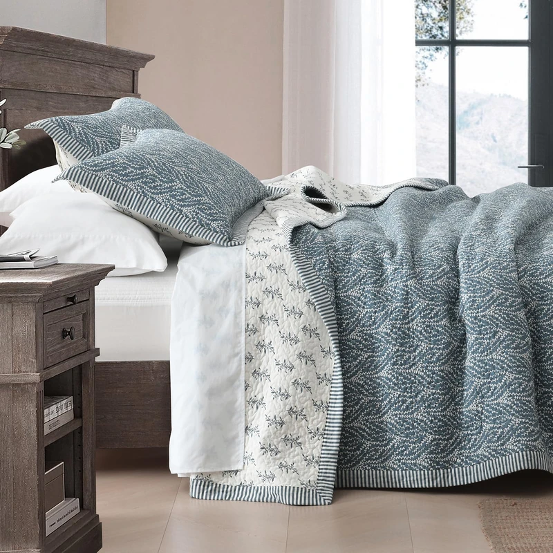 QuiltMuse Quilts Queen Size - 100% Cotton Quilt Set with Matching Shams, Botanical Floral Design Farmhouse Bedspread, 3 Pieces Lightweight Coverlet Set with Solid Reverse, Grayish Blue, 90"x98"
