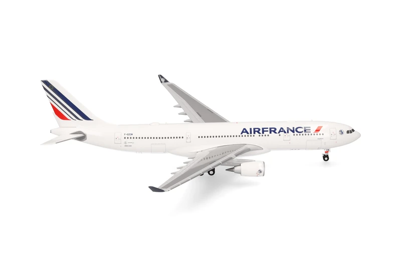Herpa airplane model Air France Airbus A330-200, on a scale of 1:200, plastic miniature without pedastal, model building, collectors edition