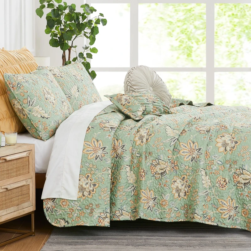 Southshore Fine Living, Inc. Oversized King Quilt Bedding Set 7-Pieces with Quilt, Pillow Shams, Euro Shams, 2 Throw Pillows, Boho Bedding Set for King/California Size Beds, Jacobean Sage Green