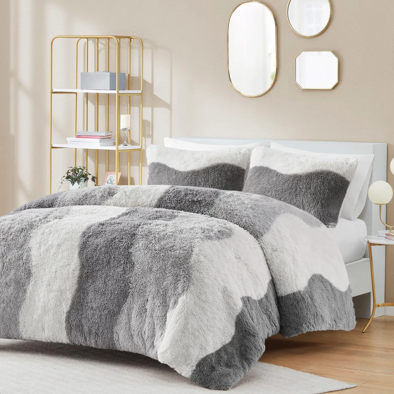 Intelligent Design Shaggy Faux Fur Comforter Set, Cozy & Soft Long Fur with Ombre Color Waves Pattern, Modern All Season Down Alternative Bed Set with Matching Sham, Cassie Twin/Twin XL Grey 2 Piece
