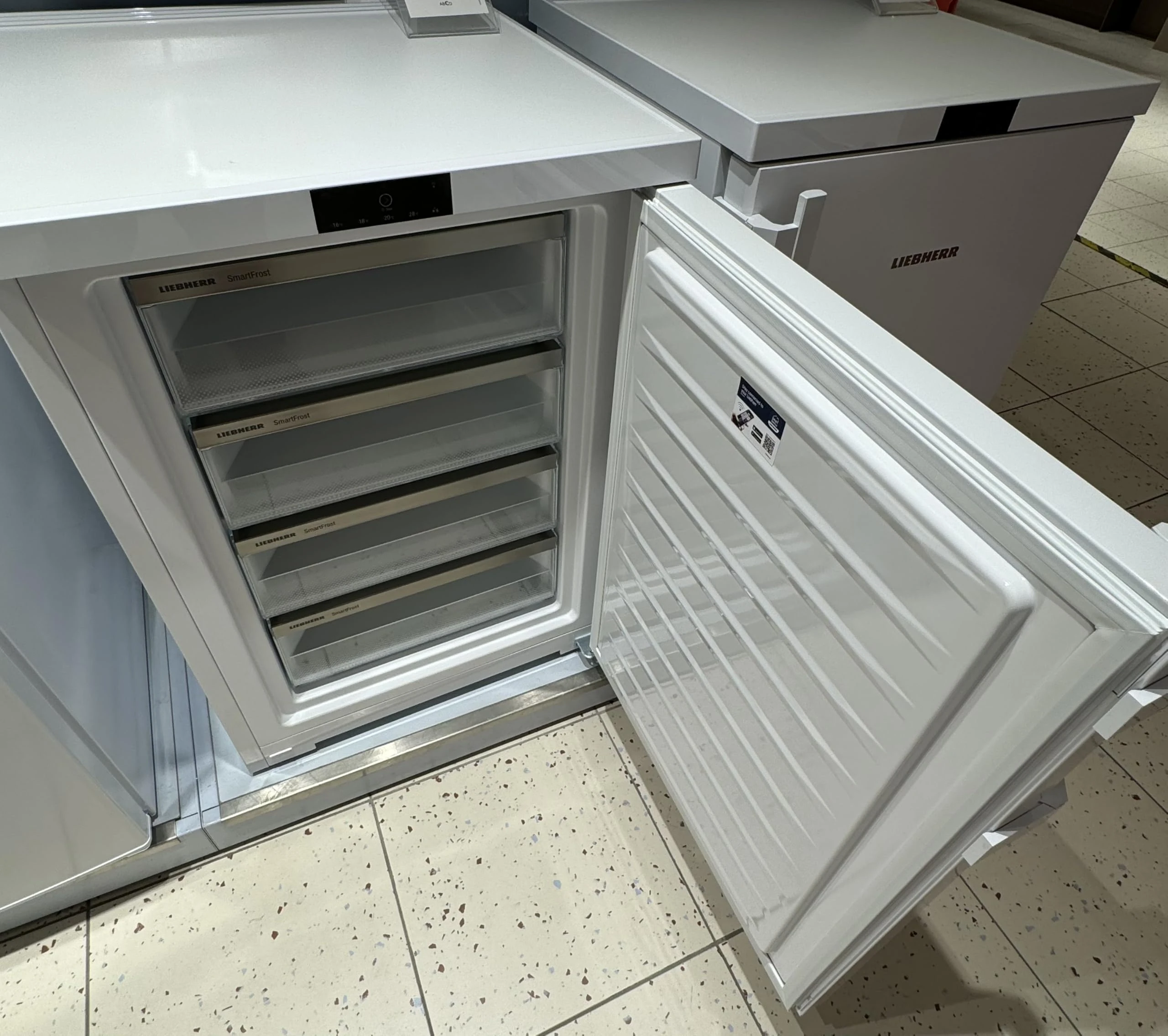 Liebherr FD1404-20 Under Counter Freezer – 103L Capacity, Freestanding, Reversible Door, SmartFrost, Energy Efficient, White