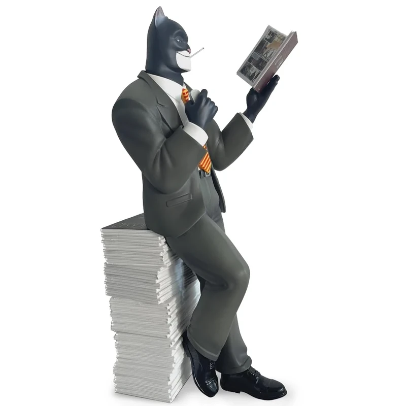 Plastoy Collectoys – Blacksad Book Pile Figurine - Image 1
