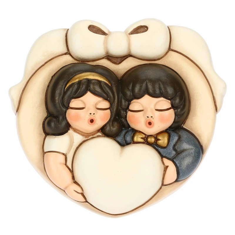 THUN, Pair of Bride and Groom with Heart in Ceramic Decorated by Hand, 12 x 11 x 3 cm