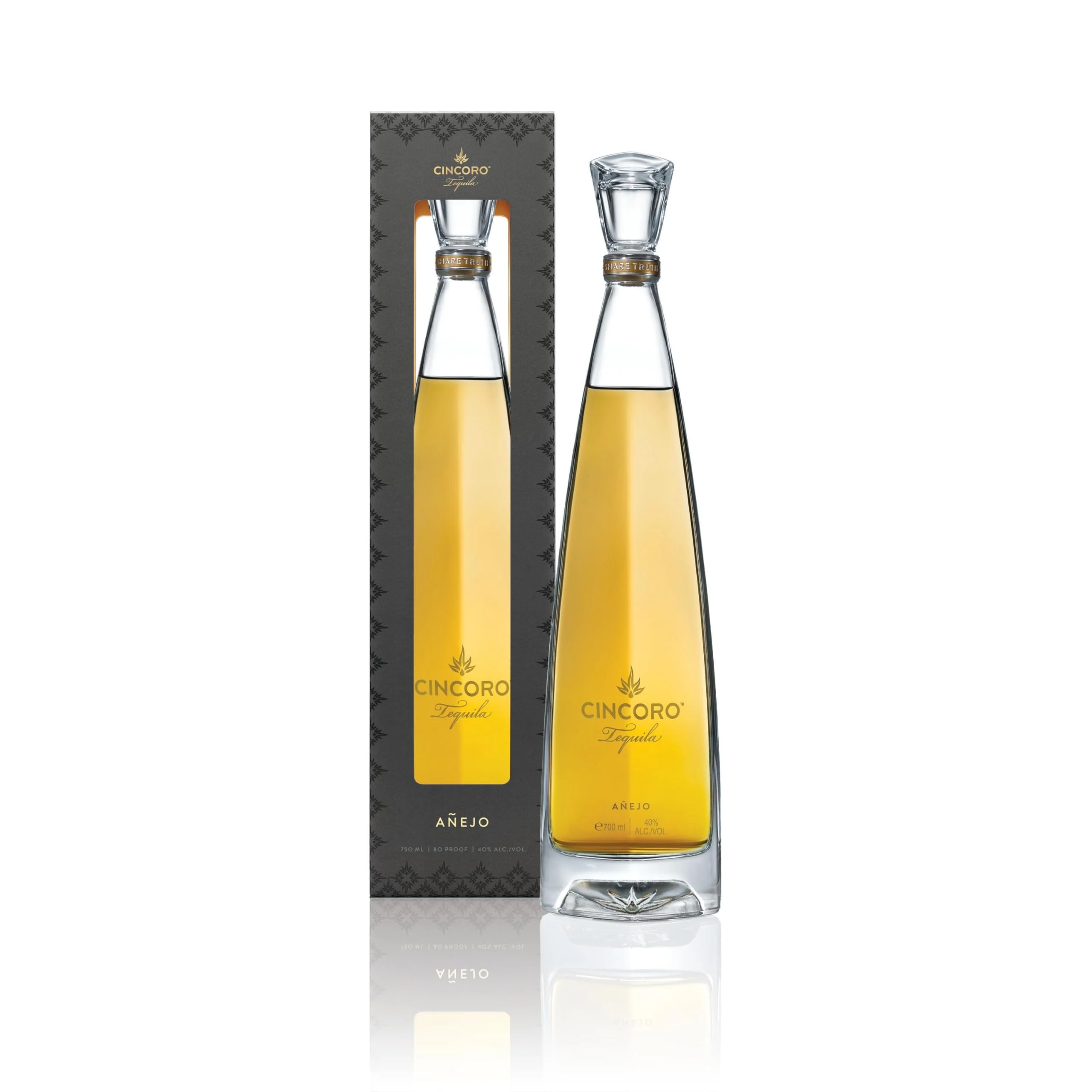 Cincoro Anejo Super-Premium Tequila Gift-Box, 100% Blue Weber Agave, Reach for Greatness, Aged 20+ Months, Unforgettable Luxurious Finish, Enjoy Neat or in well-crafted cocktails - 40% vol, 70cl