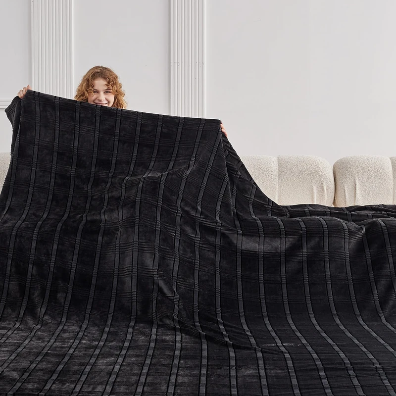 KORBLISS Oversized King Fleece Blanket 120x120 Inches, Seamless Soft Cozy 3D Jacquard Flannel Blanket 10'x10' Extra Large for Bed, Sofa, Couch, Travel & Camping, California King Throw, Black