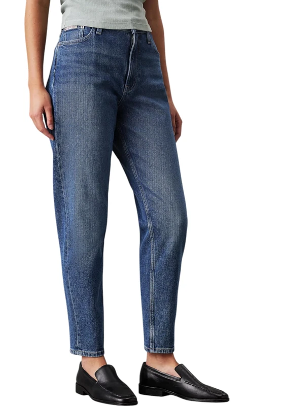 Calvin Klein Jeans Women's MOM Jean J20J224514 Tapered, Denim (Denim Dark), 29W / 28L