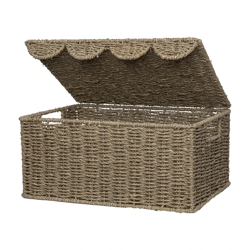 StorageWorks Scalloped Edge Wicker Basket with Lid, Handwoven Natural Seagrass Basket for Décor, Shelves, Nursery Room
